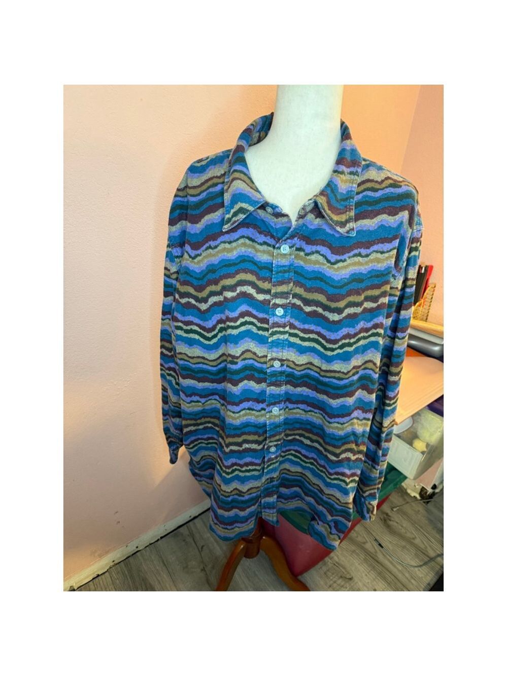 BDG shirt Urban Outfitters sz xl-tg. Geometric, zigzag,wavy stripes. Long sleeve
